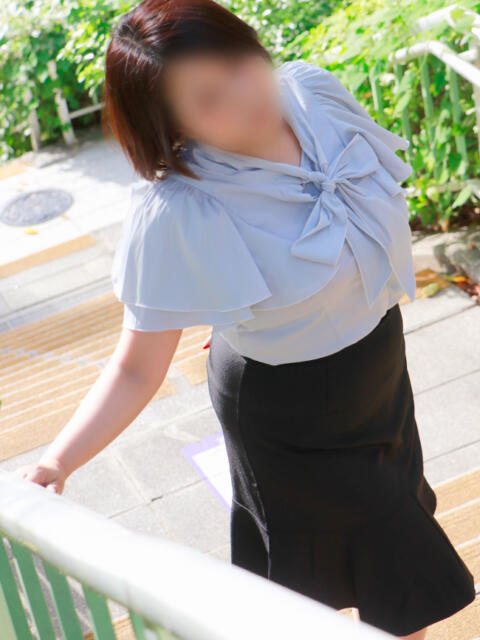 さとみ 奥鉄オクテツ神奈川店（デリヘル市場グループ）（駅待ち合わせ型人妻デリヘル）