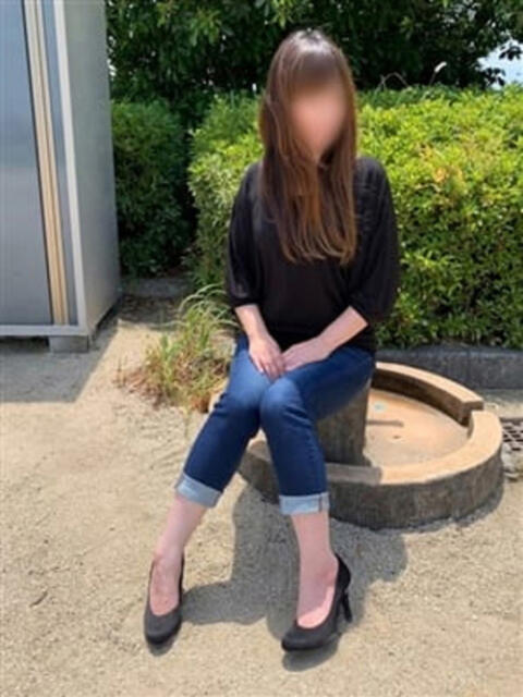 泉(いずみ)積極的なリップ、恋人気分の受身・・ 秘密の逢瀬…○○妻(西条・東予・今治)(人妻デリヘル)