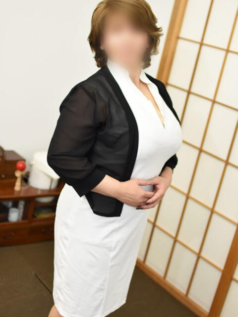 しいな(昭和50年生まれ) 熟年カップル名古屋～生電話からの営み～（人妻・熟女デリヘル）