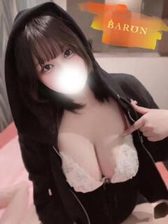 みる【黒髪似合う童顔美人】
