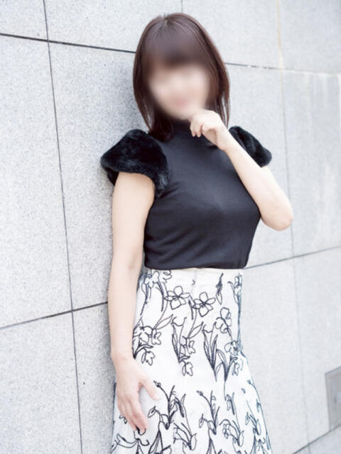 あき 奥鉄オクテツ大阪(駅待ち合わせ型人妻デリヘル)