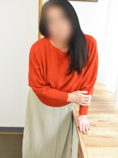 あやめ(昭和45年生まれ) 熟年カップル名古屋～生電話からの営み～（人妻・熟女デリヘル）