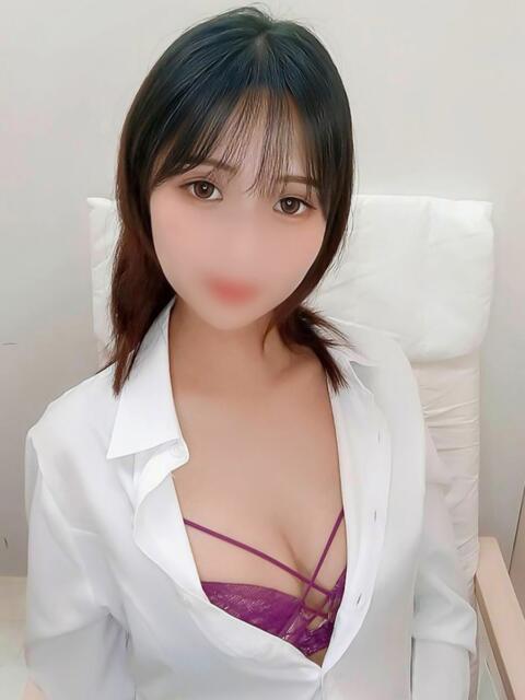 服部　れいは ノーパンパンスト スケベなOL梅田・兎我野店（ホテヘル）