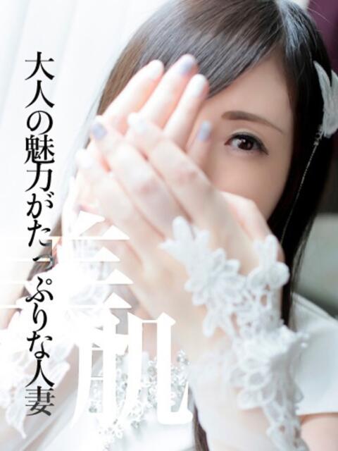 りさ　美白美肌の美女 CELEB FACE NAKASU（人妻ソープランド）