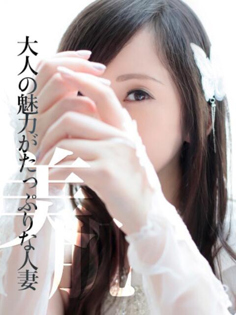 りさ　美白美肌の美女 CELEB FACE NAKASU（人妻ソープランド）