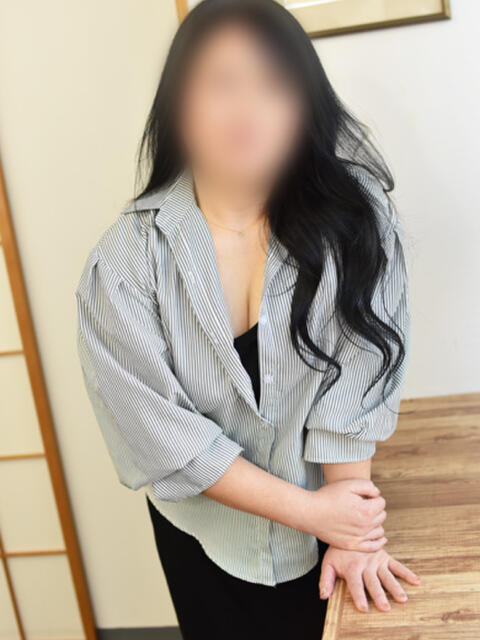 もみじ(昭和52年生まれ) 熟年カップル名古屋～生電話からの営み～（人妻・熟女デリヘル）