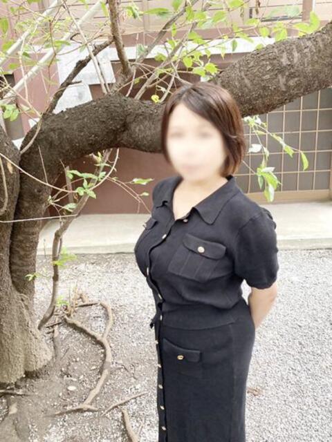 ひとみ 鶯谷おかあさん（熟女デリヘル）