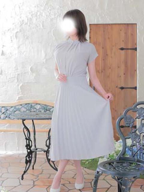 えみり 奥様メモリアル（デリヘル）