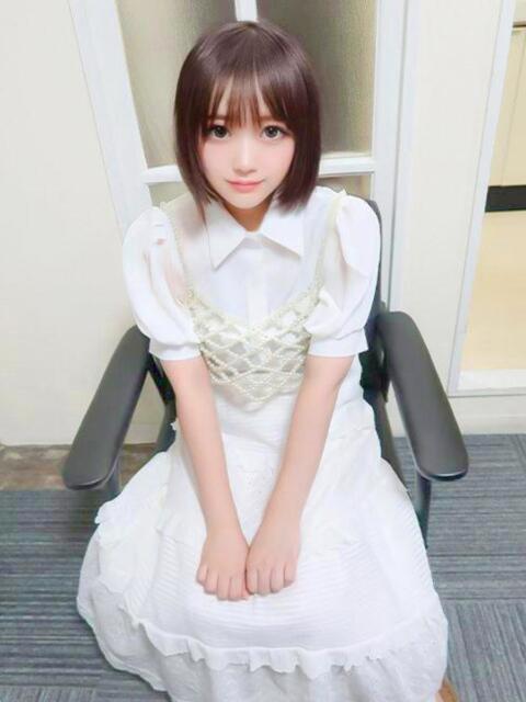 ろあ♪圧倒的クビレの美少女 女子大生専門店白百合（デリヘル）