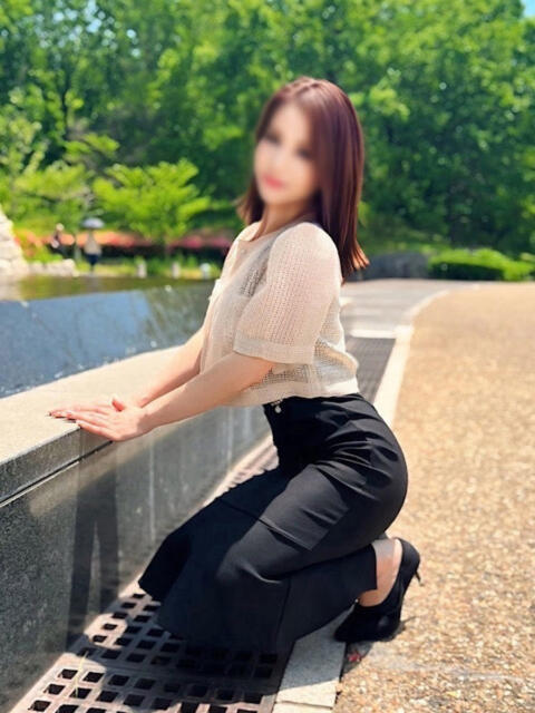 白鳥-しらとり- ただ離婚してないだけ（人妻デリヘル）