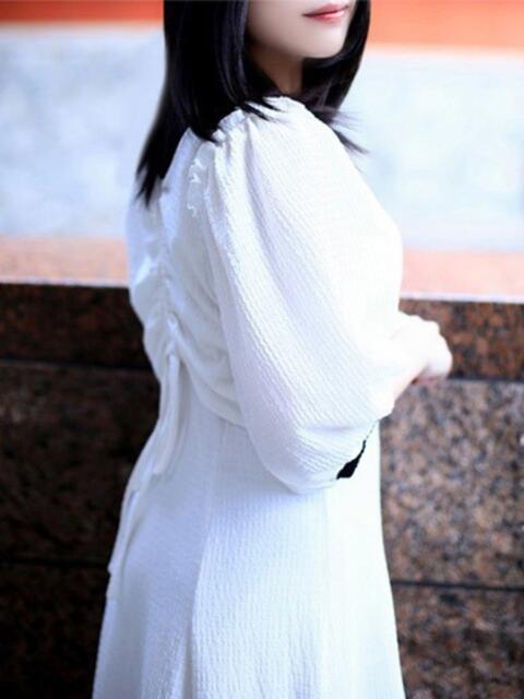 ひとみ CELEB FACE FUKUOKA（人妻デリヘル）