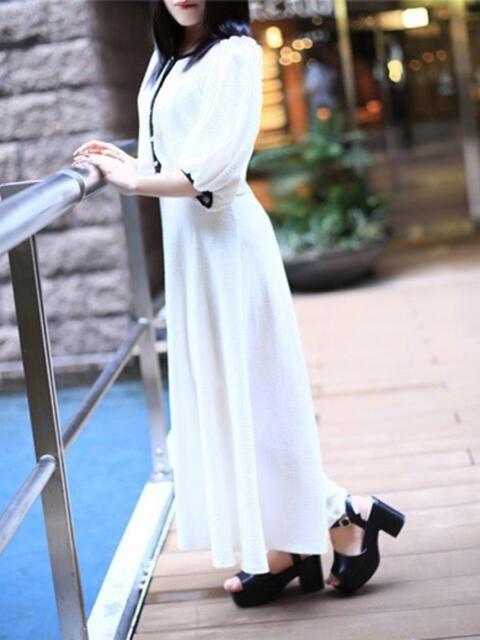 ひとみ CELEB FACE FUKUOKA（人妻デリヘル）