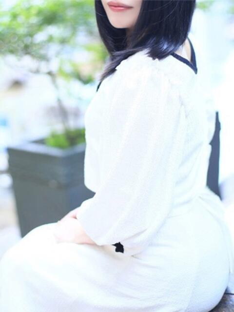 ひとみ CELEB FACE FUKUOKA（人妻デリヘル）