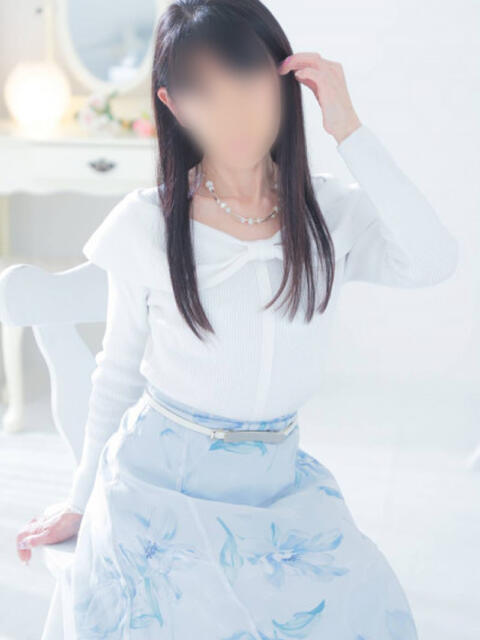 かりな 奥鉄オクテツ大阪(駅待ち合わせ型人妻デリヘル)