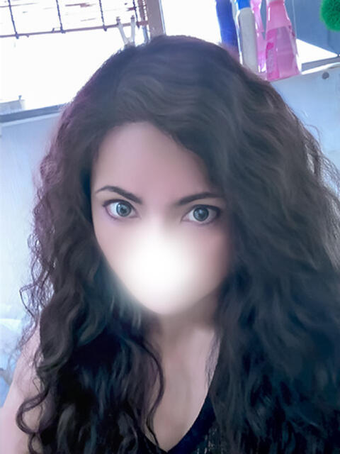 にな 丸妻 横浜本店（待ち合わせ型人妻デリヘル）