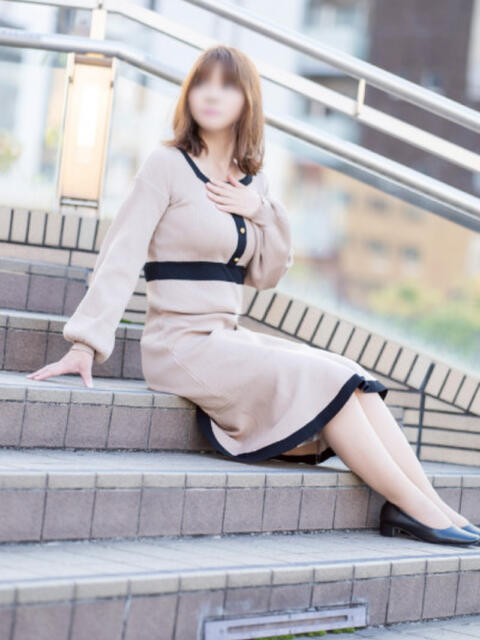 よる 奥鉄オクテツ大阪（駅待ち合わせ型人妻デリヘル）