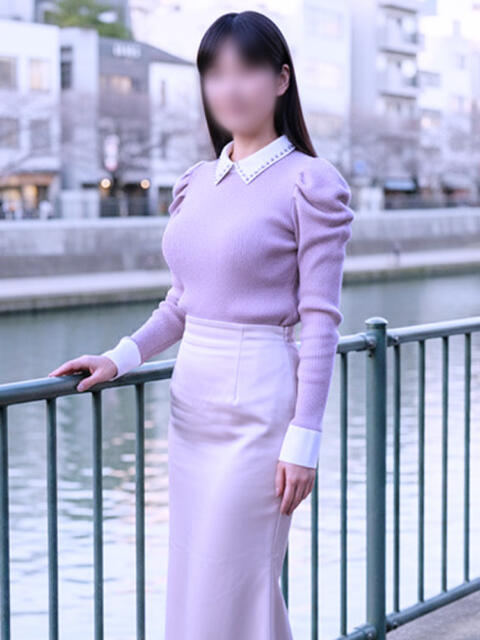 雫 ミセスラウンジ東京(人妻系デリヘル)