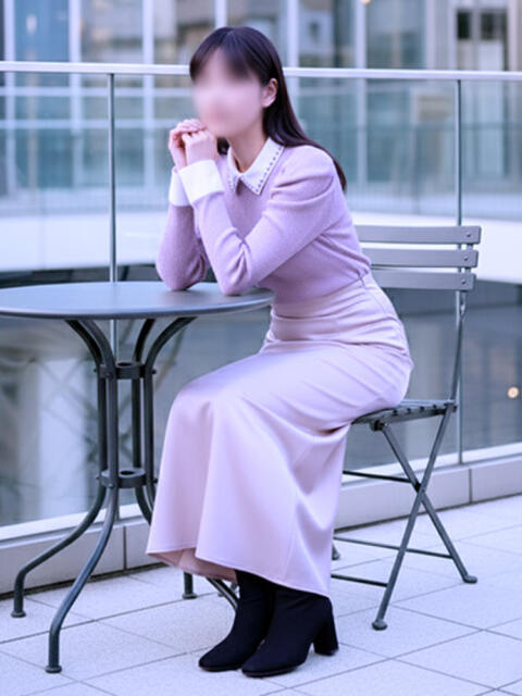 雫 ミセスラウンジ東京(人妻系デリヘル)