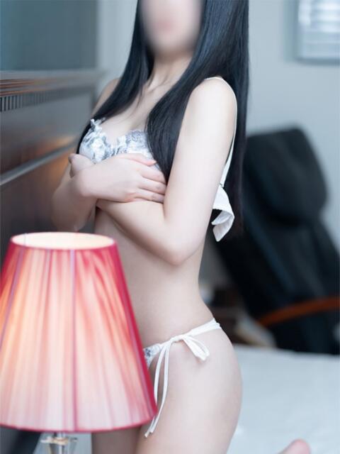 みどり 清楚系美女専門店PLATINUMプラチナム四日市店（デリヘル）