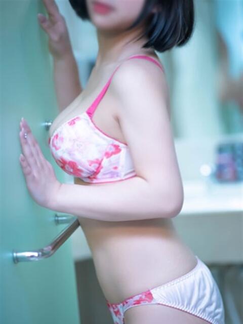 なお 清楚系美女専門店PLATINUMプラチナム四日市店(デリヘル)