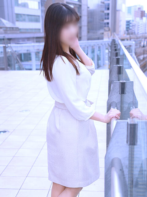 真里那 ミセスラウンジ東京（人妻系デリヘル）