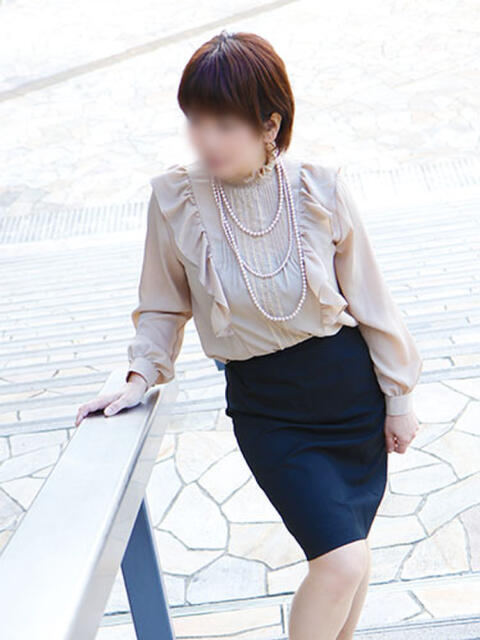 奈央 ミセスラウンジ東京(人妻系デリヘル)