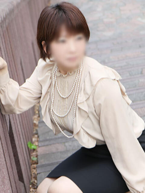 奈央 ミセスラウンジ東京(人妻系デリヘル)