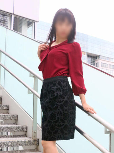 瞳 ミセスラウンジ東京(人妻系デリヘル)