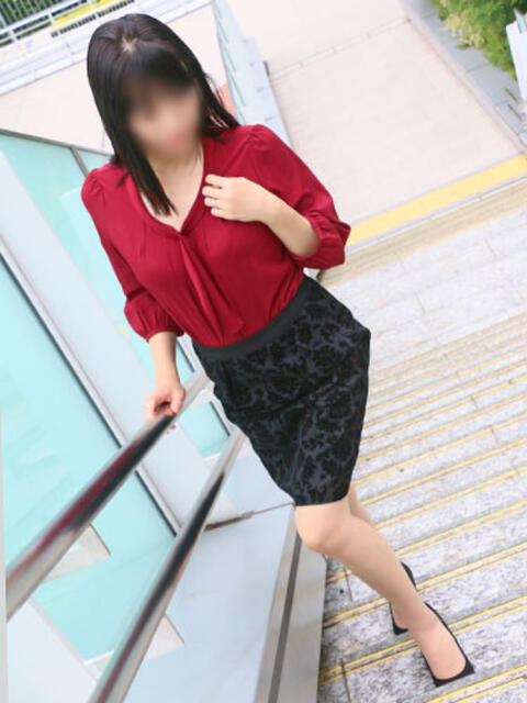 瞳 ミセスラウンジ東京(人妻系デリヘル)