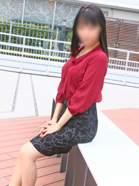 瞳 ミセスラウンジ東京(人妻系デリヘル)