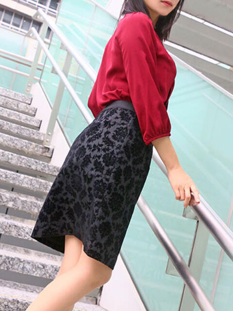 瞳 ミセスラウンジ東京(人妻系デリヘル)