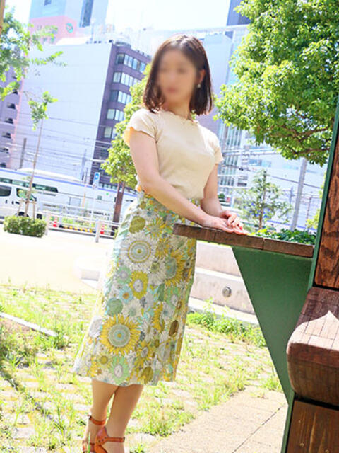 英里 ミセスラウンジ東京（人妻系デリヘル）