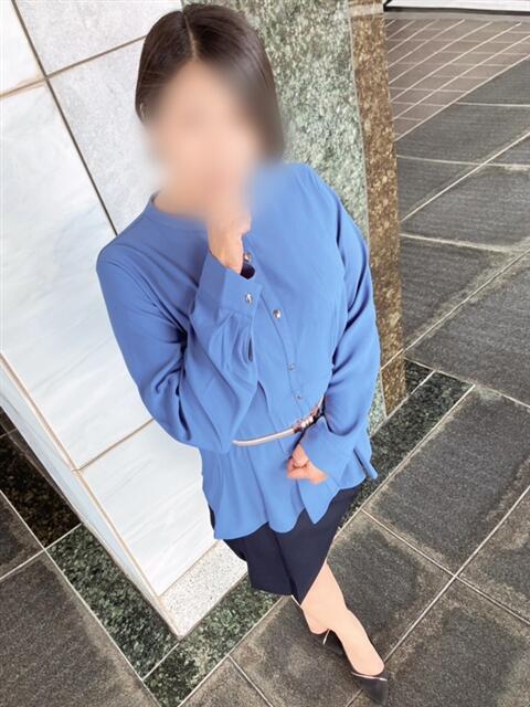 片岡 琴音 昼妻夜 滋賀店(駅待ち合わせ人妻デリヘル)