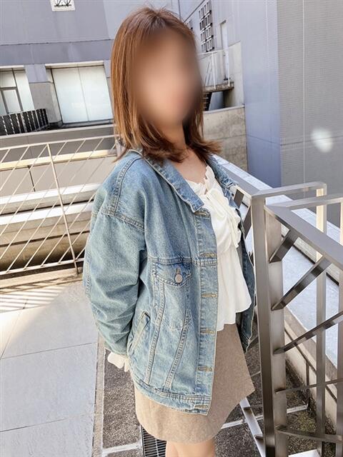 星乃 陽奈 昼妻夜 滋賀店（駅待ち合わせ人妻デリヘル）