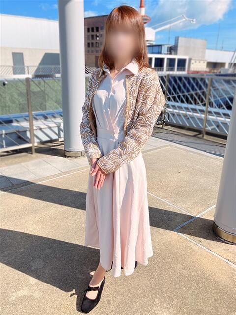 永山 菜緒 昼妻夜 滋賀店（駅待ち合わせ人妻デリヘル）
