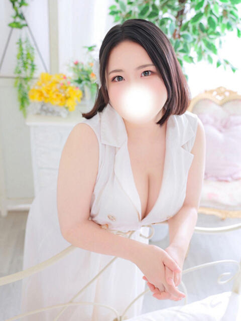 しおり 白いぽっちゃりさん(ぽっちゃり専門ホテヘル)