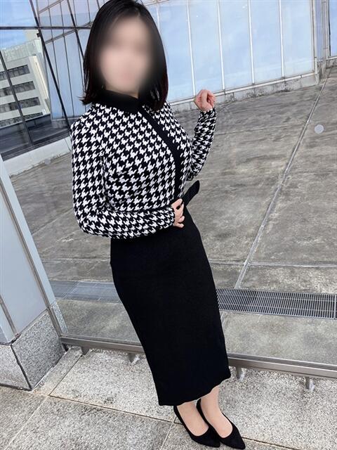 及川 潤 昼妻夜 滋賀店（駅待ち合わせ人妻デリヘル）