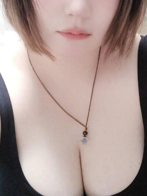 体験入店ももか 艶妻（若妻ホテヘル）