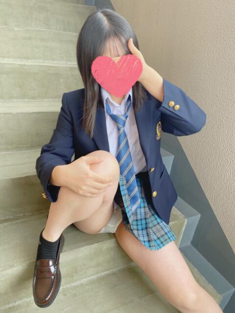 新入生 さつき 青チェと赤チェ（派遣型オナクラ＆リフレ）