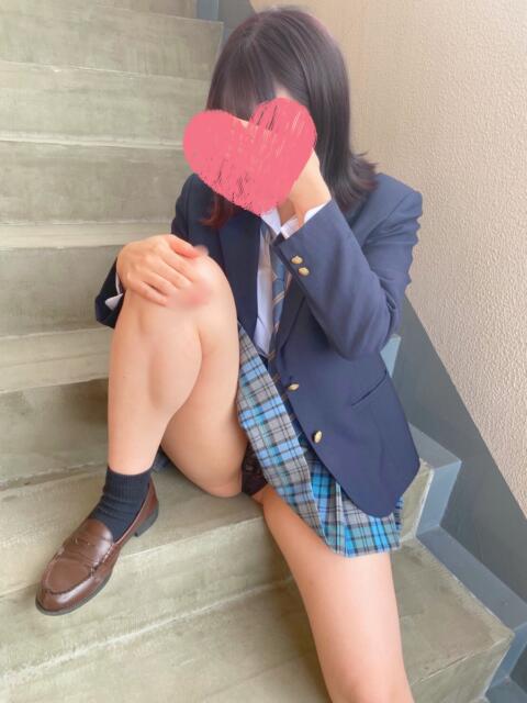 新入生 うた 青チェと赤チェ（派遣型オナクラ＆リフレ）