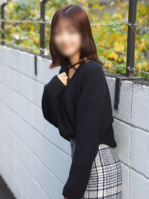 芹沢いずみ 渋谷ミルク（派遣型オナクラ(手コキ)）