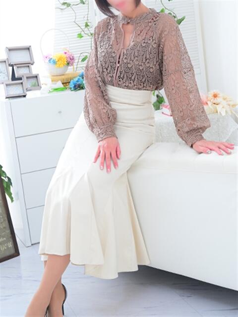 綾野 みか ミセス・レヴォアール~再会~(人妻性感デリヘル)