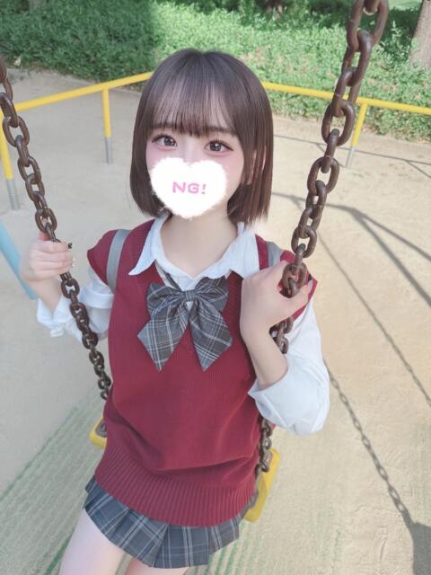 みいな 学校帰りの妹に手コキしてもらった件 梅田(オナクラ)