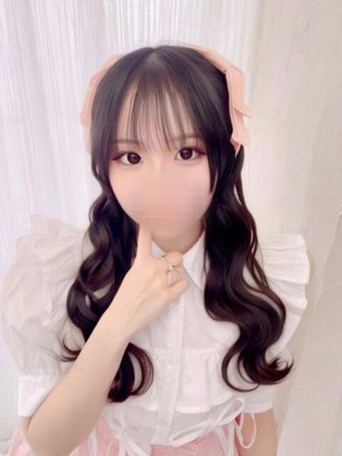 SSS級美18歳ど素人ゆるちゃん ロイヤル アテンダー(デリヘル)