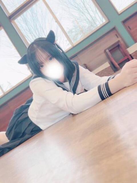 SSS級美18歳ど素人ゆるちゃん ロイヤル アテンダー(デリヘル)