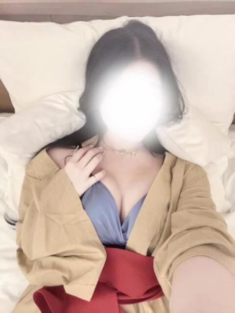 エロボディ巨乳巨尻りかちゃん ロイヤル アテンダー(デリヘル)