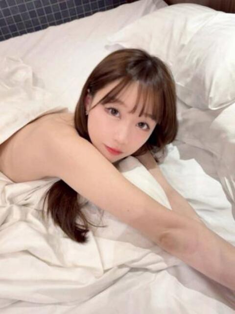 女子大生SSS級美女ゆりさん ロイヤル　アテンダー（デリヘル）