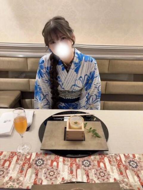 長身のガチ新婚若妻かりな奥様 ロイヤル　アテンダー（デリヘル）