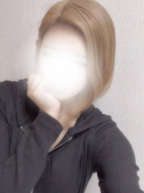 ド素人ハイクラス美少女まゆなさん ロイヤル　アテンダー（デリヘル）