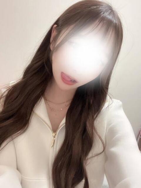 現役看護師SSS級美女ひとみさん ロイヤル　アテンダー（デリヘル）